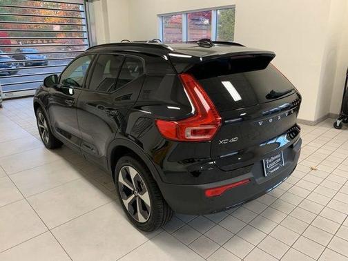 2026 Volvo XC40 B5 Core