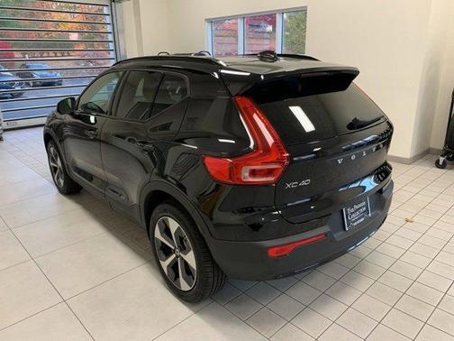 2026 Volvo XC40 B5 Core