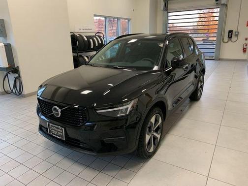 2026 Volvo XC40 B5 Core
