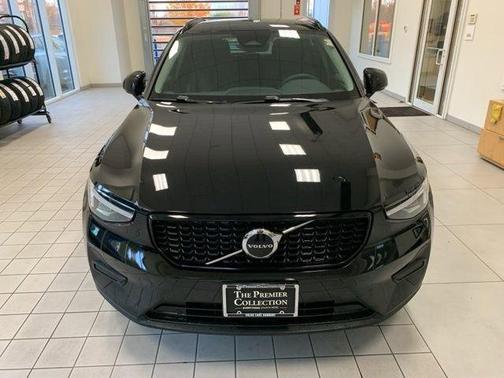 2026 Volvo XC40 B5 Core