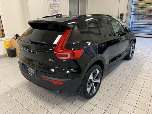 2026 Volvo XC40 B5 Core