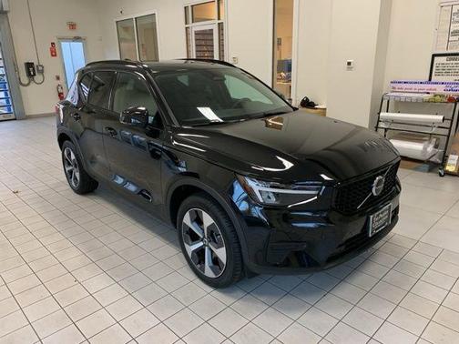 2026 Volvo XC40 B5 Core