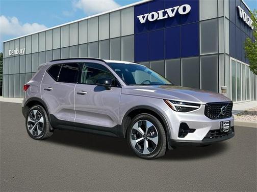 2026 Volvo XC40 B5 Plus