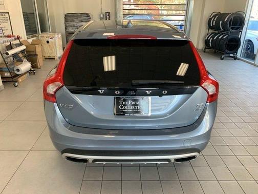 2018 Volvo V60 Cross Country T5