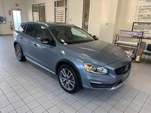 2018 Volvo V60 Cross Country T5