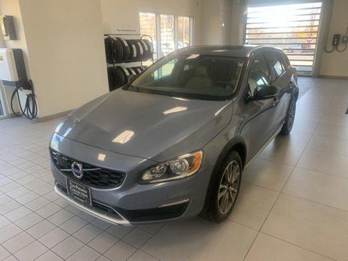 2018 Volvo V60 Cross Country T5