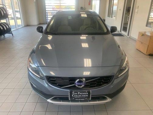 2018 Volvo V60 Cross Country T5