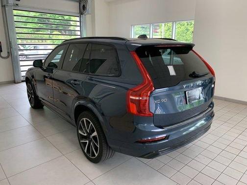2023 Volvo XC90 Recharge Plug-In Hybrid T8 Plus Dark Theme 7 Passenger