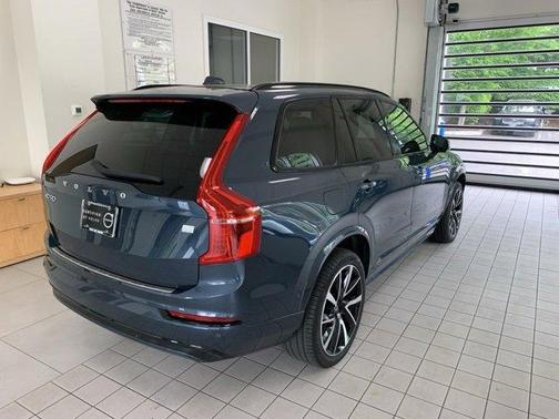 2023 Volvo XC90 Recharge Plug-In Hybrid T8 Plus Dark Theme 7 Passenger