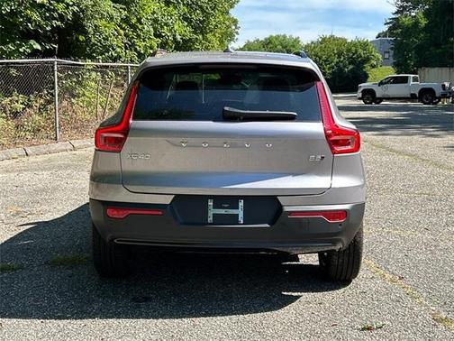 2026 Volvo XC40 B5 Plus