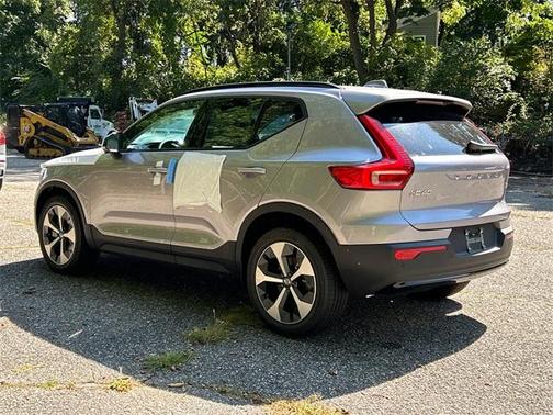 2026 Volvo XC40 B5 Plus
