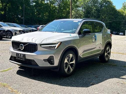 2026 Volvo XC40 B5 Plus