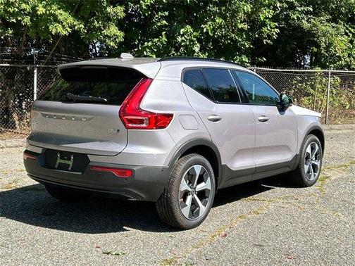 2026 Volvo XC40 B5 Plus