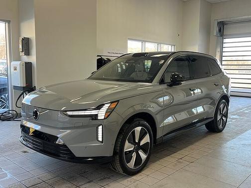 2025 Volvo EX90 Plus