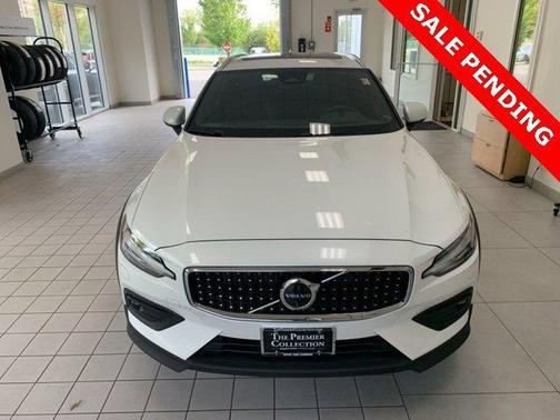 2024 Volvo V60 Cross Country B5 Ultimate