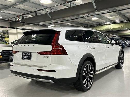 2024 Volvo V60 Cross Country B5 Ultimate