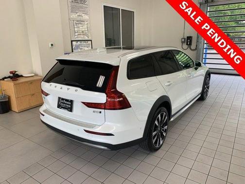 2024 Volvo V60 Cross Country B5 Ultimate