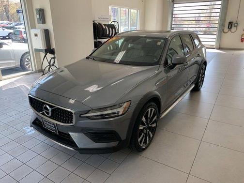 2020 Volvo V60 Cross Country T5