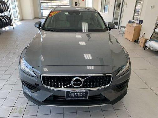 2020 Volvo V60 Cross Country T5