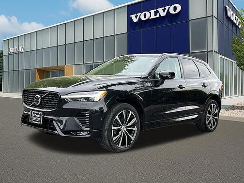 Onyx Black 2023 Volvo XC60 Plus