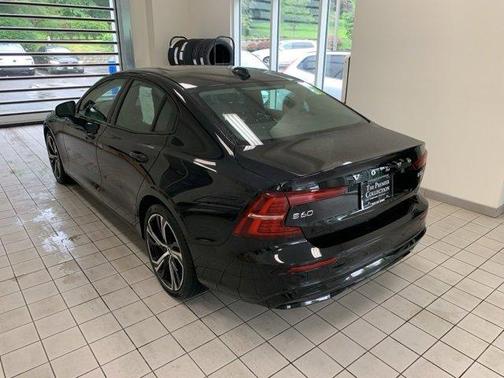 2025 Volvo S60 B5 Plus