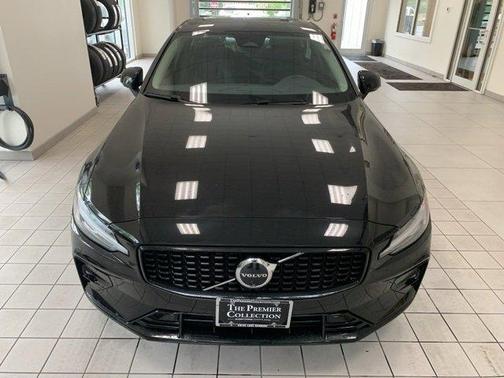 2025 Volvo S60 B5 Plus
