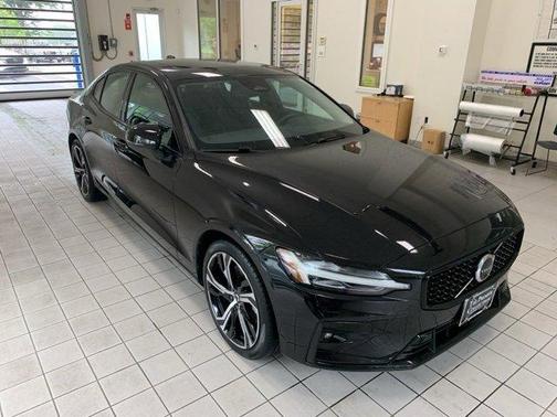 2025 Volvo S60 B5 Plus
