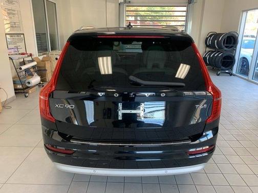 2022 Volvo XC90 T6 Momentum 7 Passenger