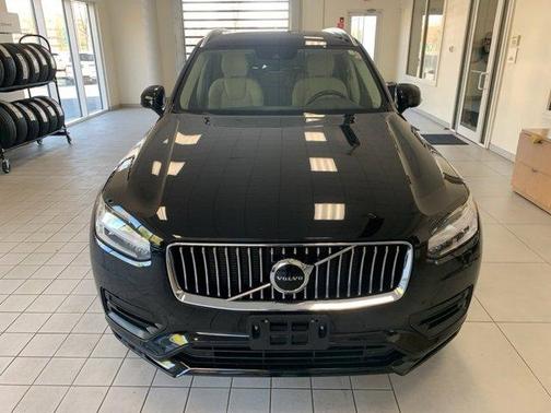 2022 Volvo XC90 T6 Momentum 7 Passenger