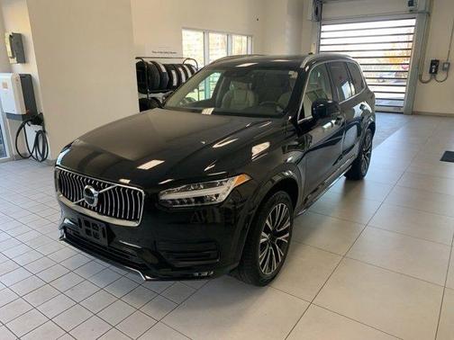 2022 Volvo XC90 T6 Momentum 7 Passenger