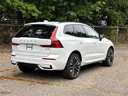 2026 Volvo XC60 B5 Ultra