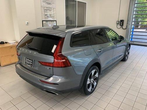 2020 Volvo V60 Cross Country T5
