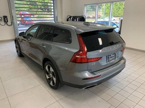 2020 Volvo V60 Cross Country T5