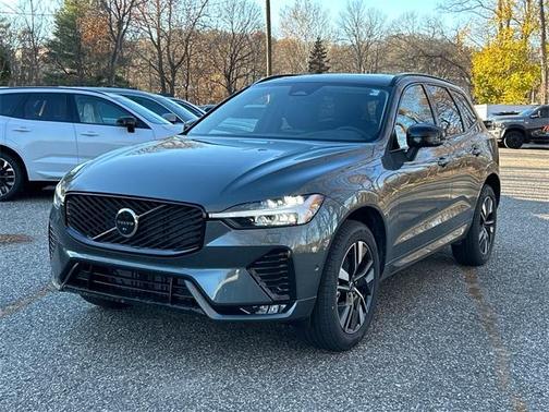 2026 Volvo XC60 B5 Plus