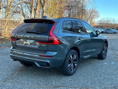 2026 Volvo XC60 B5 Plus