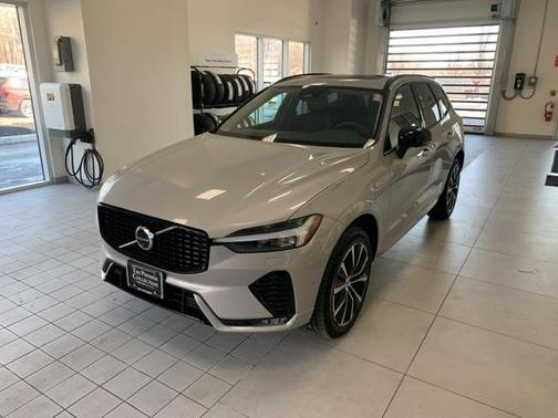 2025 Volvo XC60 B5 Plus