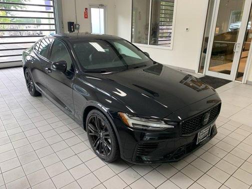 2023 Volvo S60 Recharge Plug-In Hybrid T8 Core Black Edition