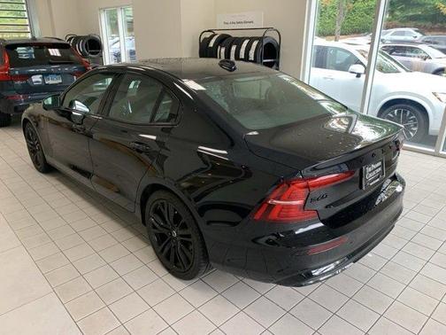 2023 Volvo S60 Recharge Plug-In Hybrid T8 Core Black Edition