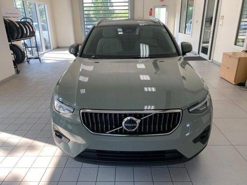 2024 Volvo XC40 B5 Plus Bright Theme