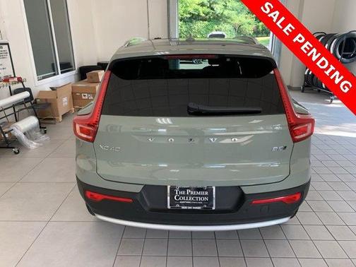 2024 Volvo XC40 B5 Plus Bright Theme