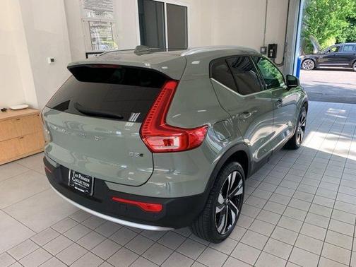 2024 Volvo XC40 B5 Plus Bright Theme