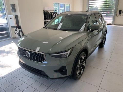 2024 Volvo XC40 B5 Plus Bright Theme