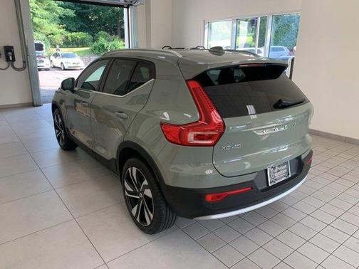 2024 Volvo XC40 B5 Plus Bright Theme