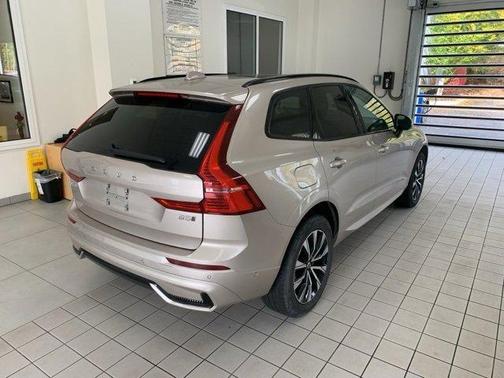 2025 Volvo XC60 B5 Plus