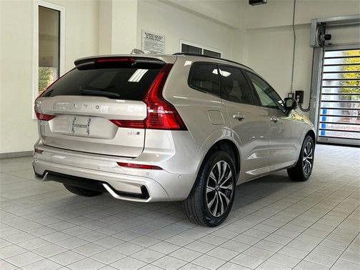 2025 Volvo XC60 B5 Plus