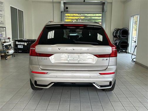 2025 Volvo XC60 B5 Plus