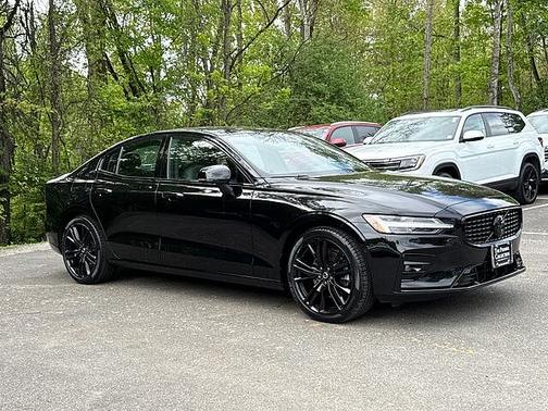 Onyx Black 2024 Volvo S60 Plus