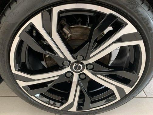 2024 Volvo S60 B5 Core Dark Theme