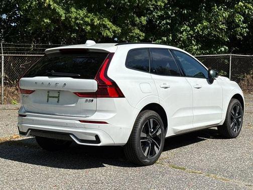 2026 Volvo XC60 B5 Plus