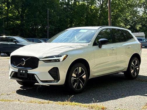 2026 Volvo XC60 B5 Plus